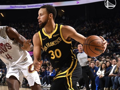 NBA柯瑞2萬2000分里程碑留憾 勇士不敵騎士[影]