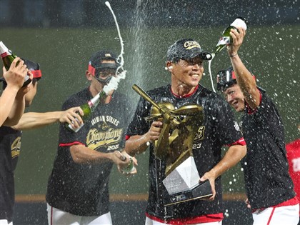 味全龍解散復隊到奪冠 葉君璋：球迷重新相信棒球更難得