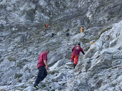 男未帶裝備獨攀舊蘇花象鼻隧道懸崖 卡峭壁求援獲救