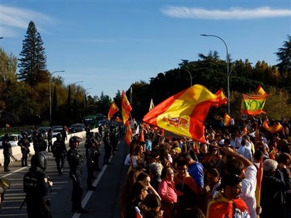 西班牙總理特赦獨派換得連任 引發右派連日抗議