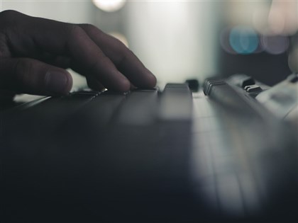 家暴法三讀散布被害人性影像納保護令 網路平台未移除最重罰60萬