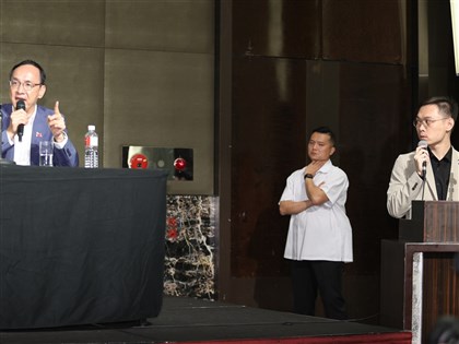 郭柯侯會談幕僚脣槍舌劍 黃士修凌濤頻爭辯