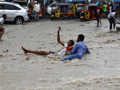 聖嬰現象發威 索馬利亞豪雨成災已近百死[影]