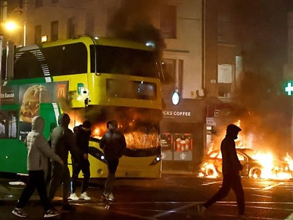 都柏林數十年來最大暴動 愛爾蘭總理斥滋事者可恥