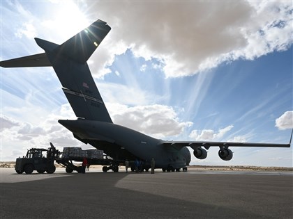 以哈休戰延長 美首架軍機載援助加薩物資抵埃及