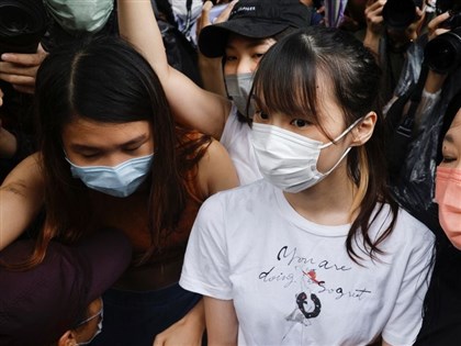 香港民運人士周庭棄保流亡加拿大：大概一輩子不會回去了