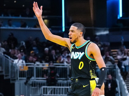 哈利伯頓關鍵4分打 NBA季中錦標賽溜馬晉4強[影]