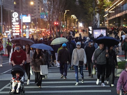 羅一鈞：COVID-19、流感疫情可能春節同達高峰