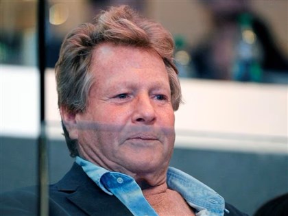 「愛的故事」萬人迷男星雷恩歐尼爾辭世 享壽82歲