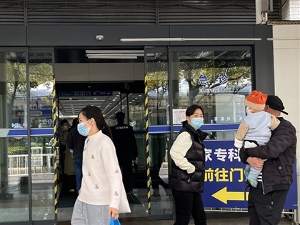 中國呼吸道疫情嚴峻 官方發布戴口罩指引