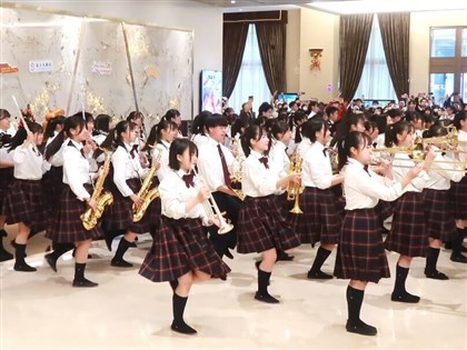 橘色惡魔汐止飯店10分鐘快閃表演 中南部民眾北上卡位睹風采