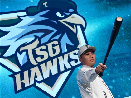 王柏融加盟台鋼雄鷹 簽下3年總值3600萬元合約