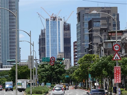 楊金龍：房價居高不下 選擇性信用管制不退場