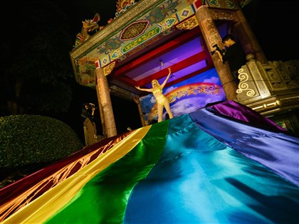 台灣第一人 黃色旋「瘋」妮妃雅闖魯保羅變裝秀【專訪】