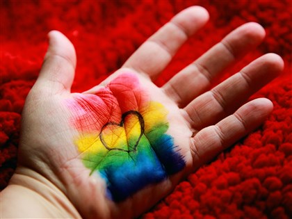 梵蒂岡批准在特定條件下祝福同性伴侶