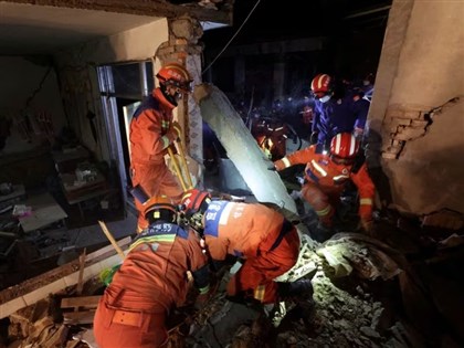 甘肅地震救難遇低溫 黃金救援時間不到72小時