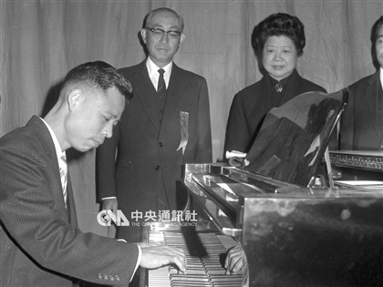 開箱老照片》日本首相佐藤榮作贈送北師鋼琴