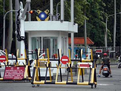 海虎潛艦3官兵落水失蹤 總統赴左營指示全力搜救