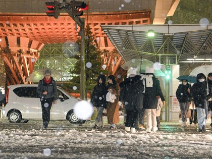 日本入冬最強寒流 合掌村及鳥取砂丘都降大雪[影]