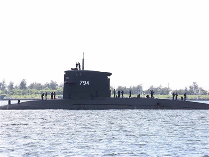 海虎潛艦官兵落水尋獲救生衣 持續搜救失蹤3人