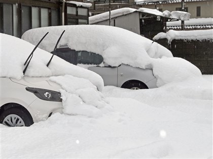 日本多地積雪 北陸新幹線大幅誤點石川縣176戶受困[影]