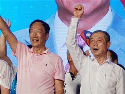 屏東縣議長周典論涉郭台銘連署行賄案 遭羈押禁見