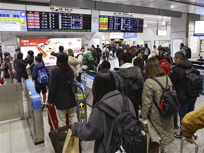 羽田機場擦撞取消逾百收假航班 新幹線加開列車疏運