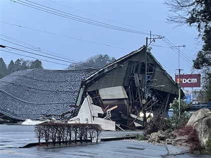 日本強震重創能登半島 直擊金澤七尾房屋倒塌自衛隊奔波救災[影]