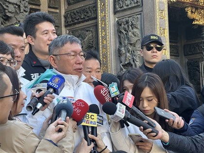 桃園造勢曾合影馬治薇 柯文哲：公開行程難避免