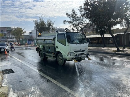 台南空氣品質現紅燈 市府加強稽查排污、出動洗街車