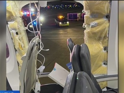 半空中整片窗戶機身被吹走 阿拉斯加航空客機迫降俄勒岡