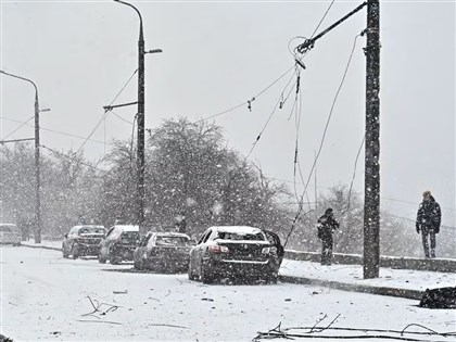 烏克蘭嚴寒強風輸電網受損 全國逾千村鎮停電
