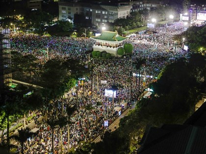退伍人員穿軍服參加柯文哲造勢觸法 空軍將告發