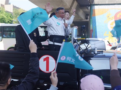 侯友宜喊藍白沒合選票合 柯文哲：每天操作棄保沒其他招