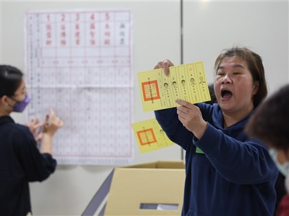 台灣選舉唱票文化獨特 外國觀選者印象深刻