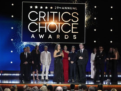 奧本海默影評人大獎橫掃最佳影片導演等7項 艾瑪史東奪女主角