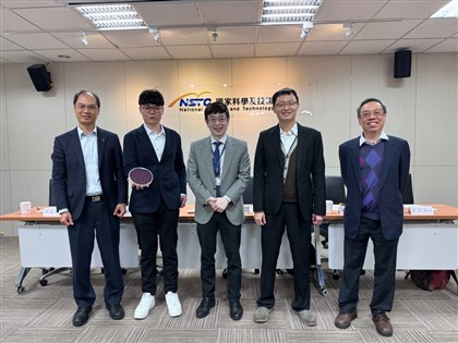 台灣首創光觸發二維電子元件自由切換2模式 助半導體製程簡化