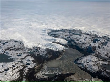 格陵蘭融冰比估計多20% 衛星影像記錄40年冰川倒退證據[影]