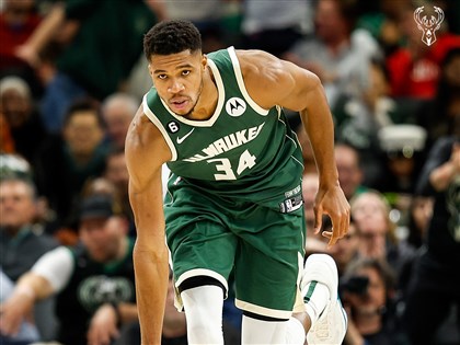 NBA明星賽第3階段票選 字母哥、詹姆斯暫居前兩名