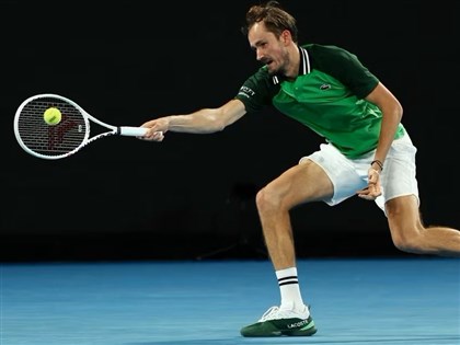 梅迪維夫激戰5盤晉澳網第3輪 與對手拚到凌晨3時半