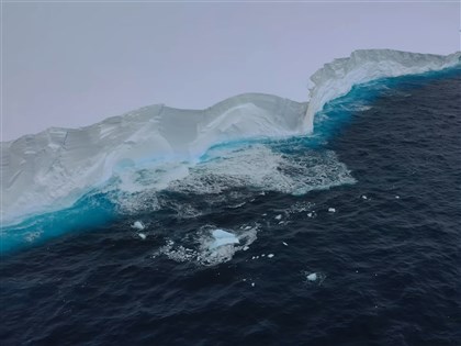 全球最大冰山向北漂移 專家：恐逐漸消融[影]
