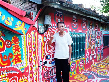 彩虹爺爺黃永阜101歲辭世 畫台中彩虹眷村成熱門打卡點