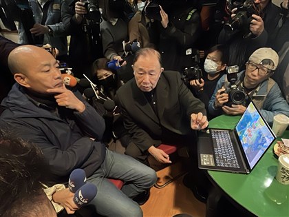 韓國瑜提醒新科立委 小鷹展翅勿忘下面有狐狸在等