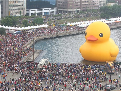 黃色小鴨重返台灣霍夫曼讚高雄進步多 回顧10年前百萬朝聖人潮【圖輯】