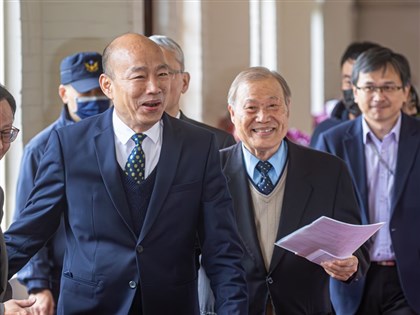 韓國瑜首次視察立法院 讚周萬來嫻熟議事規則