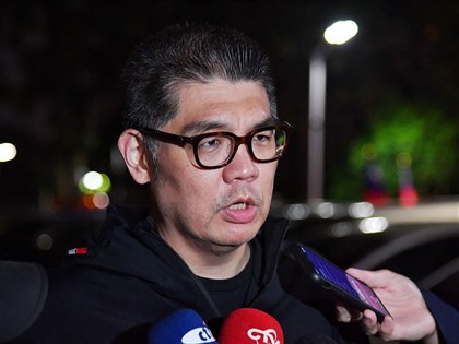 連勝文遭指「跪著舔中」  提告網友求償50萬敗訴