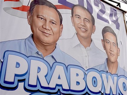 佐科威助長子挺在野候選人 「造王者」左右印尼大選