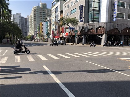 台南202個路口試辦機車直接左轉事故未增加 將擴大實施