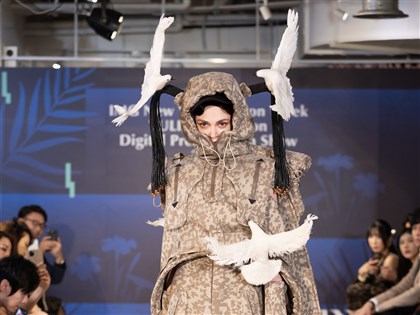 紐約時裝週台灣線上走秀 設計師以白鴿祈求和平