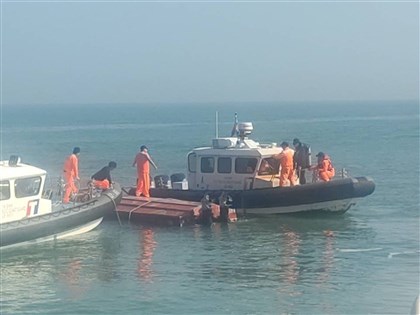 中國快艇越界闖金門海域 拒檢蛇行翻覆釀2死